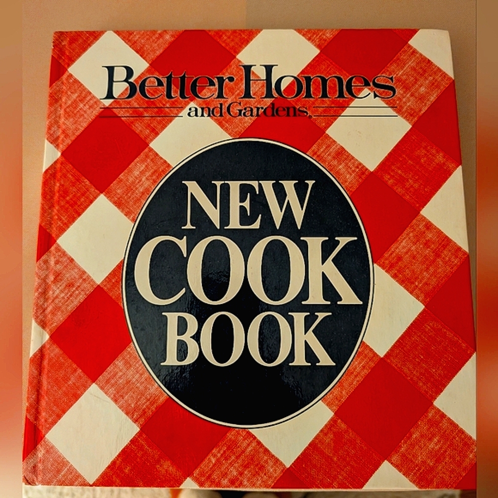 Better Homes And Gardens Red and White Kitchen Cookbook